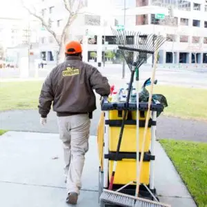 Groundwerx Employee cleaning